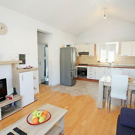 Apartmani Nila Pucisca Luaran gambar