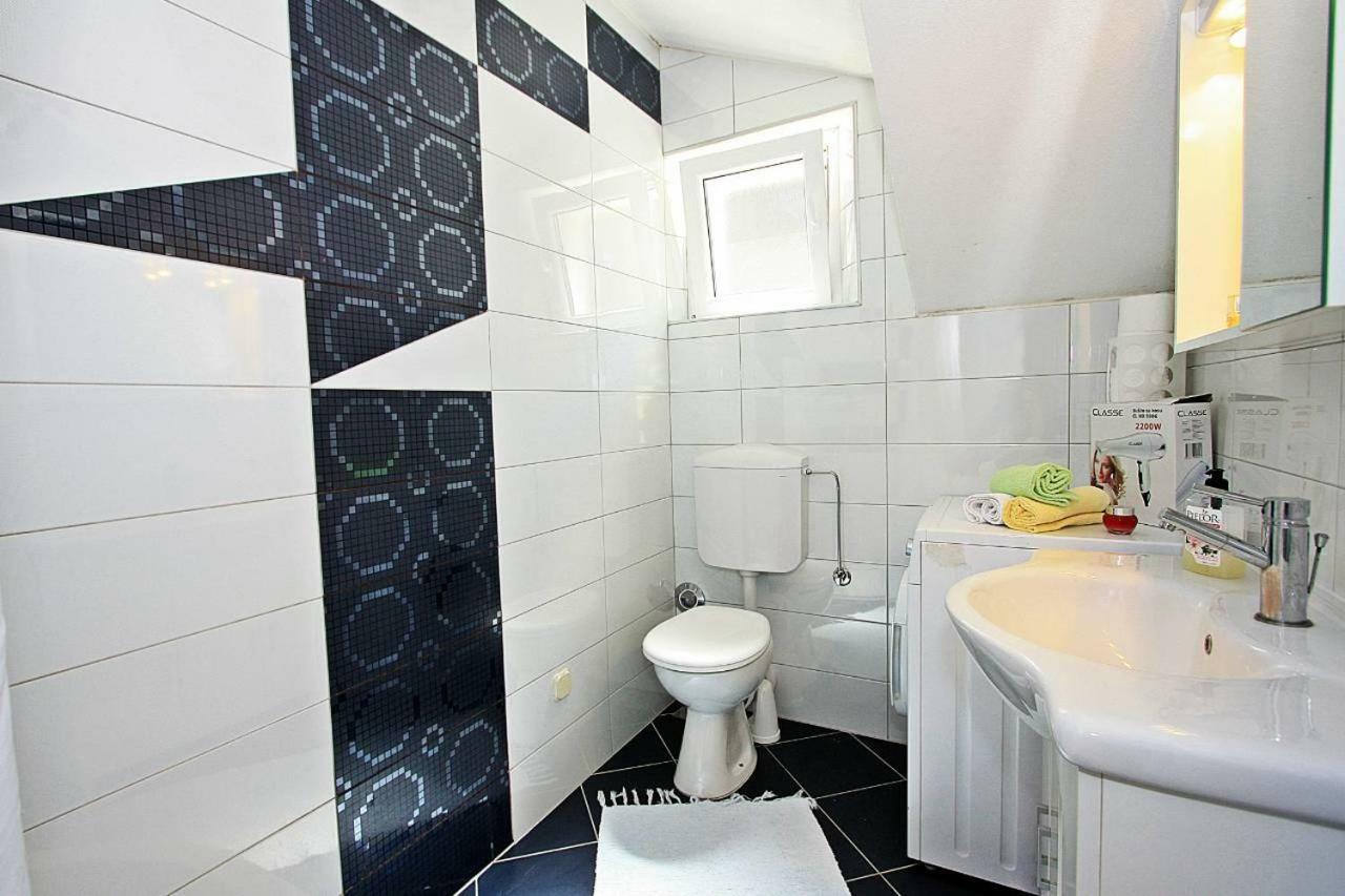 Apartmani Nila Pucisca Luaran gambar