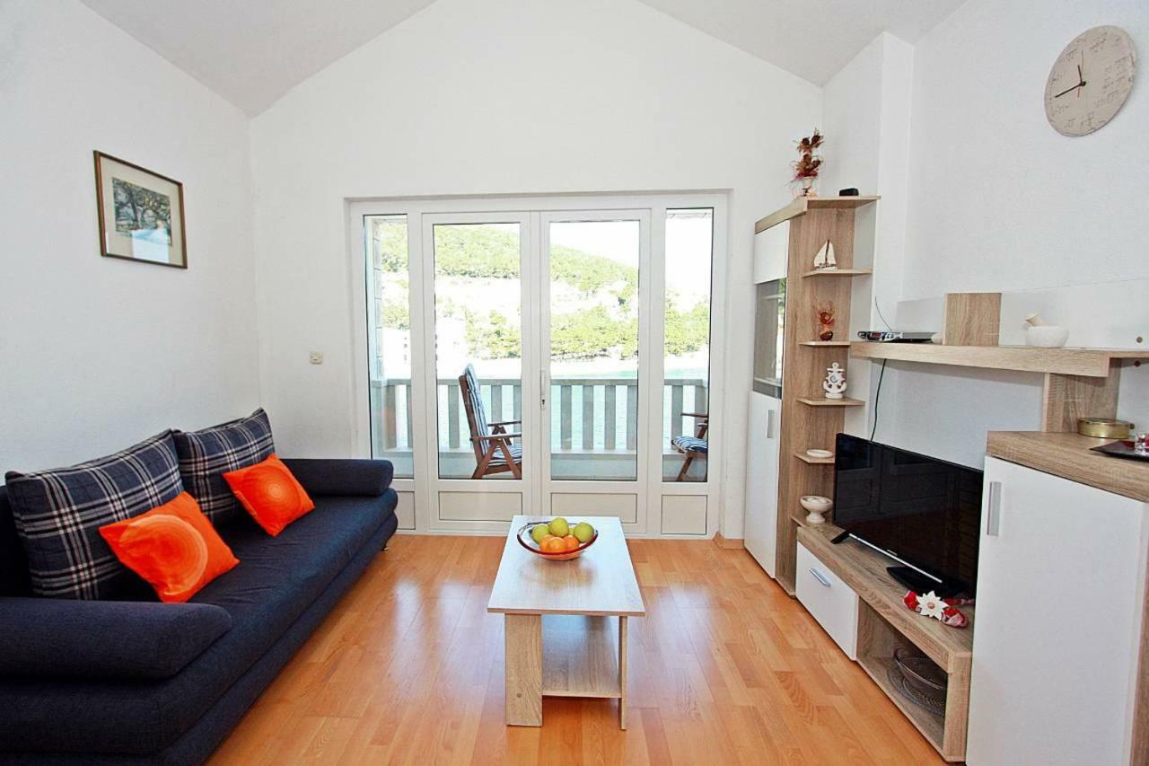 Apartmani Nila Pucisca Luaran gambar