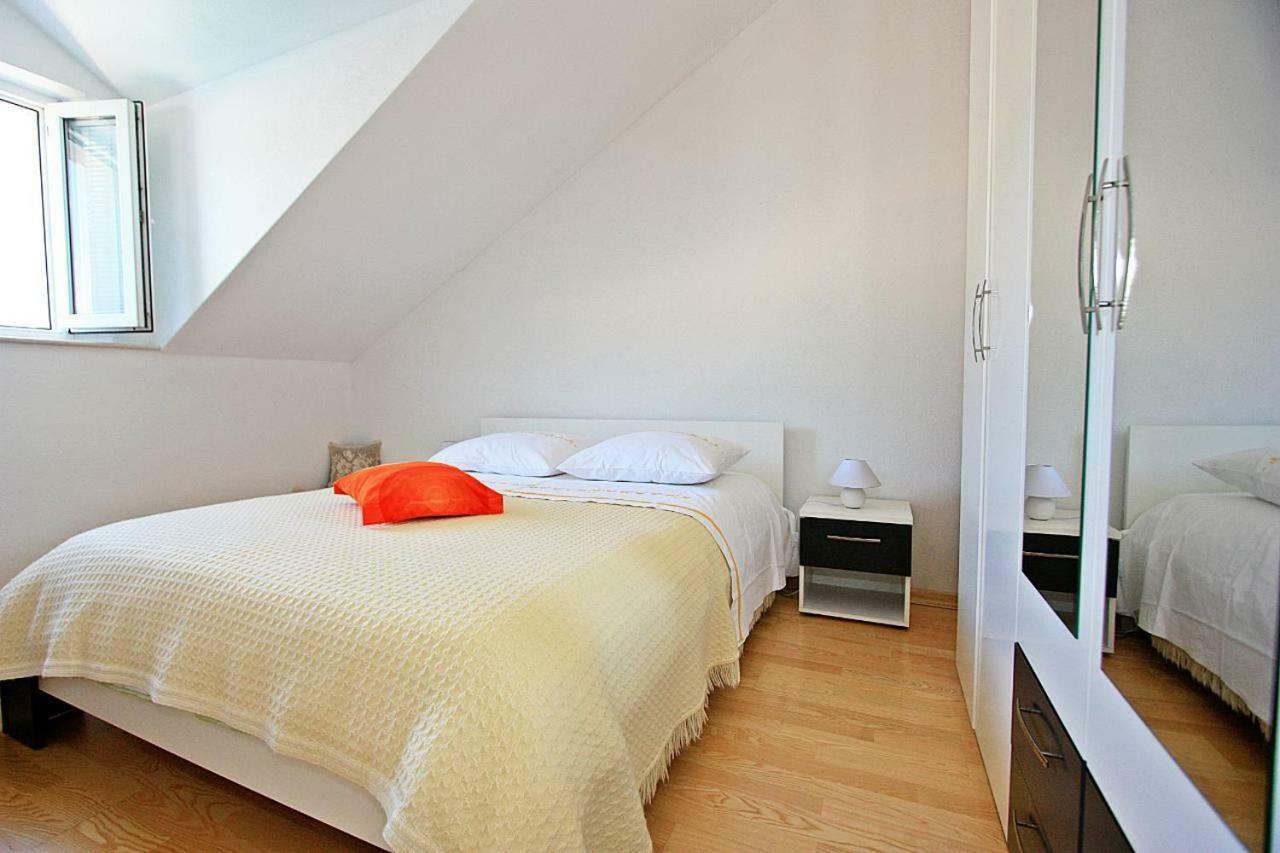 Apartmani Nila Pucisca Luaran gambar