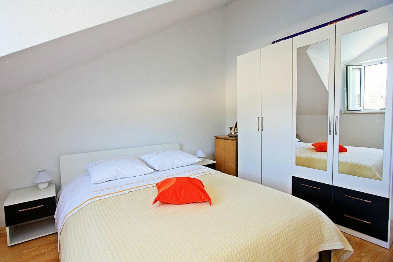 Apartmani Nila Pucisca Luaran gambar