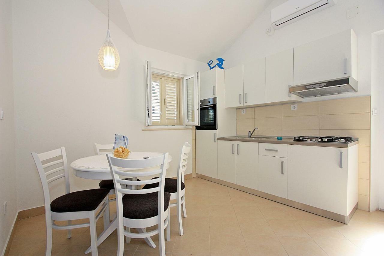 Apartmani Nila Pucisca Luaran gambar