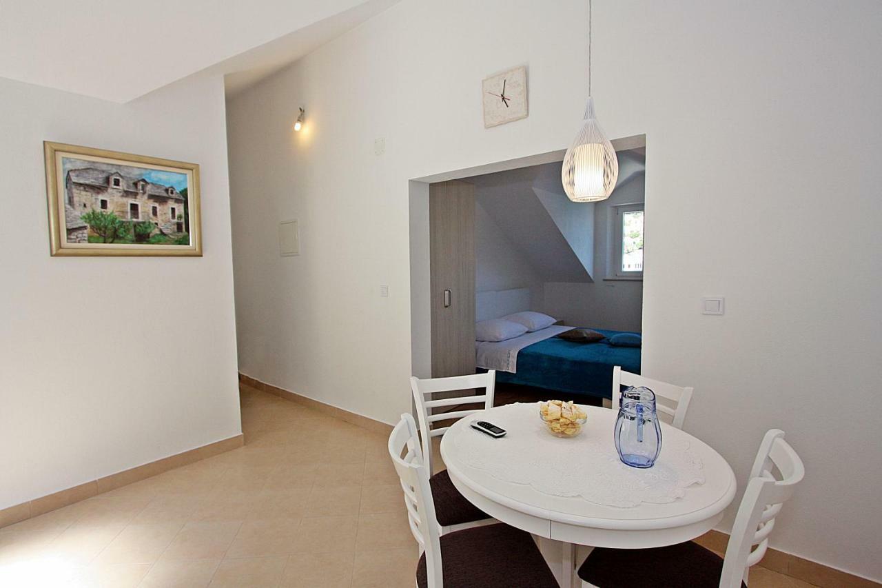 Apartmani Nila Pucisca Luaran gambar