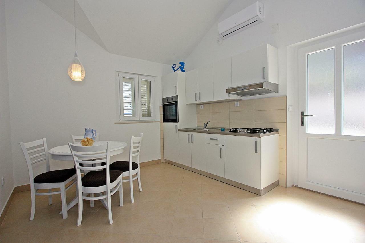 Apartmani Nila Pucisca Luaran gambar